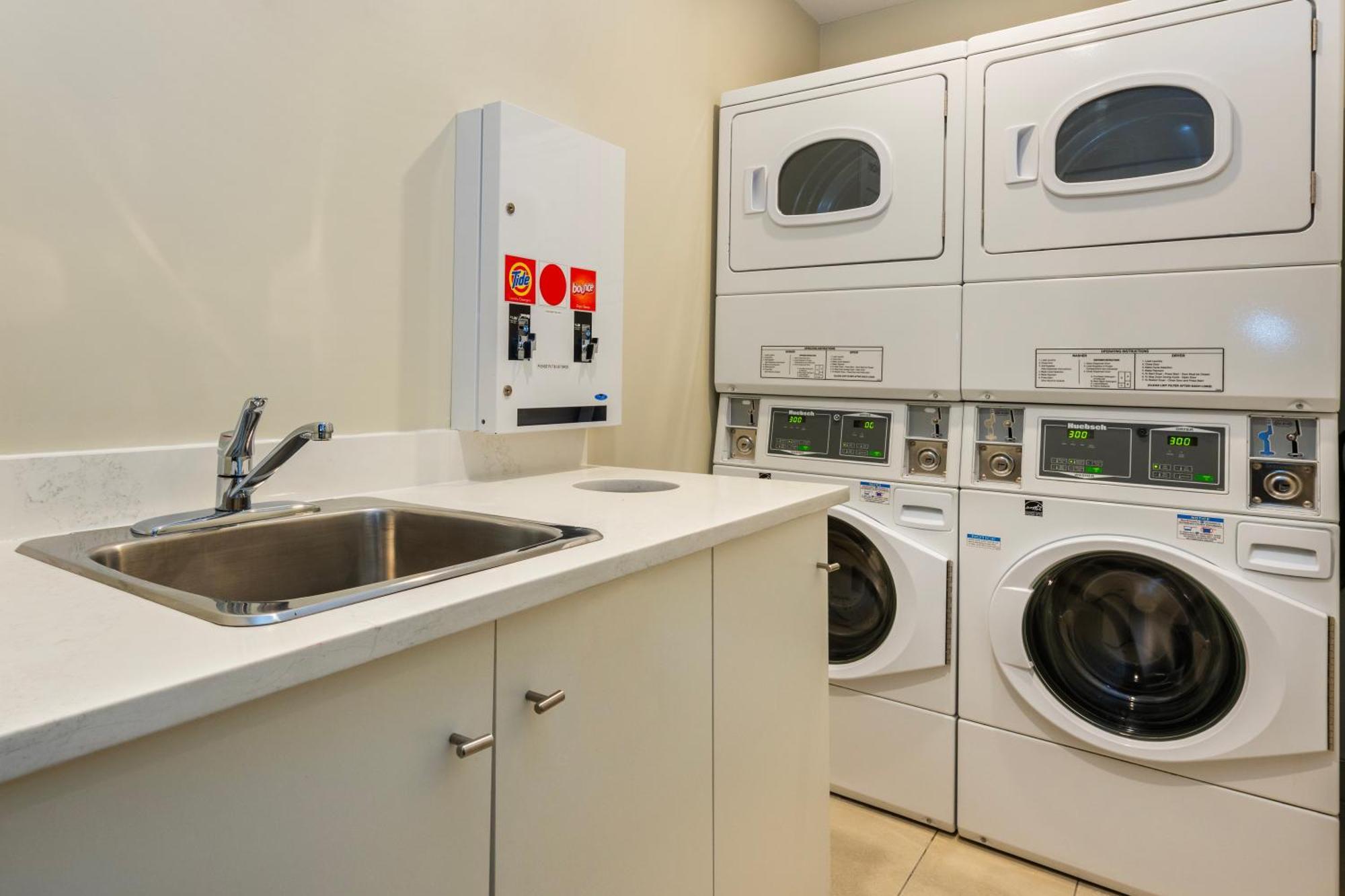 Quality Inn & Suites (Adults Only) Vancouver Eksteriør billede