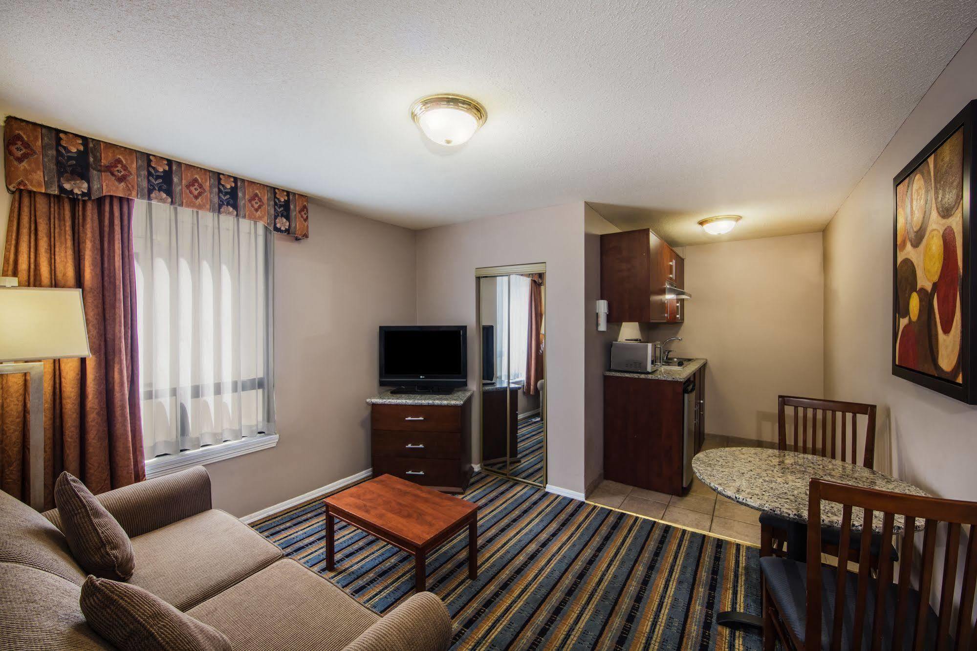 Quality Inn & Suites (Adults Only) Vancouver Eksteriør billede
